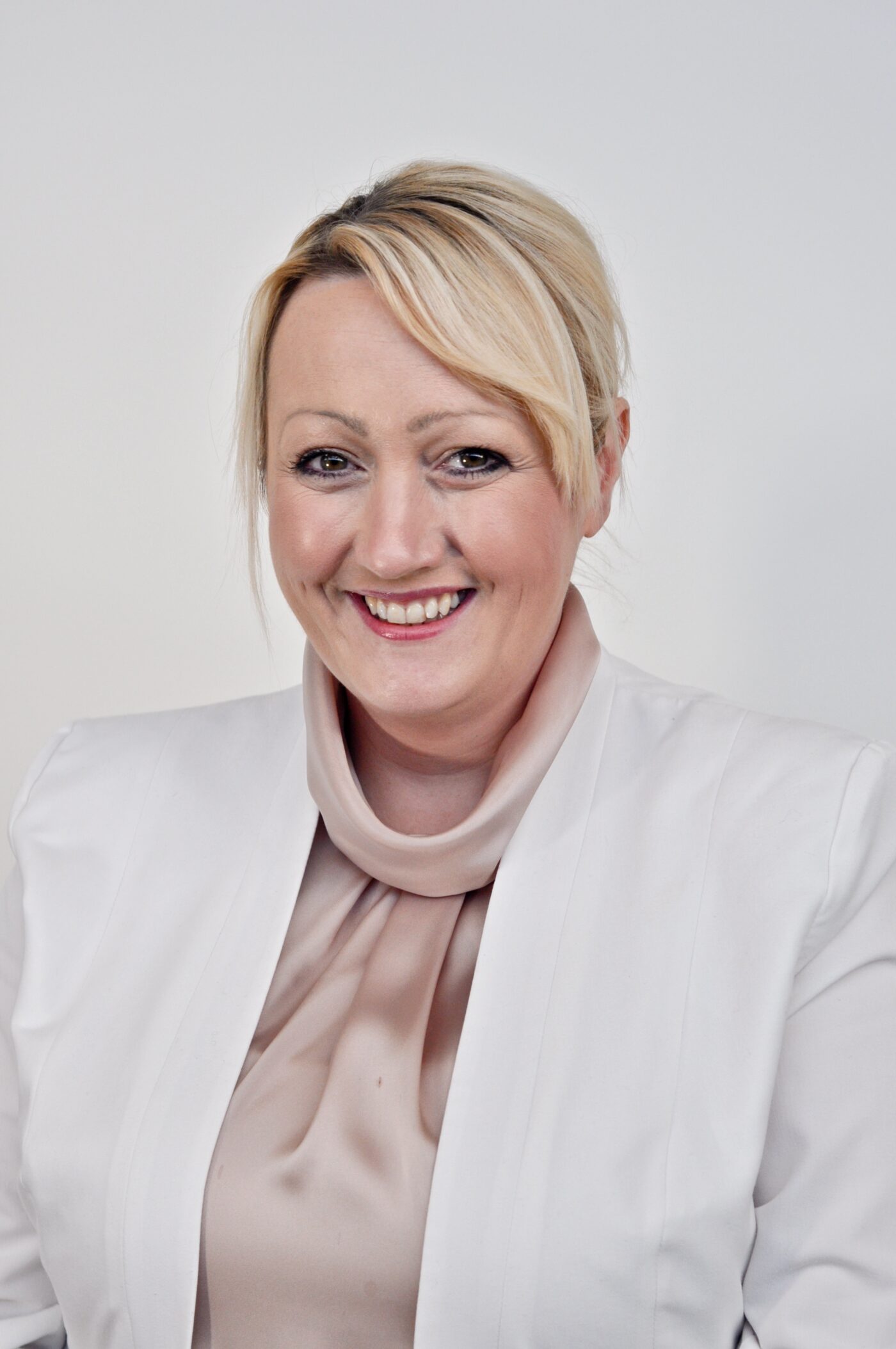 Cwrdd â’r Siaradwr - Rebecca Evans AC
