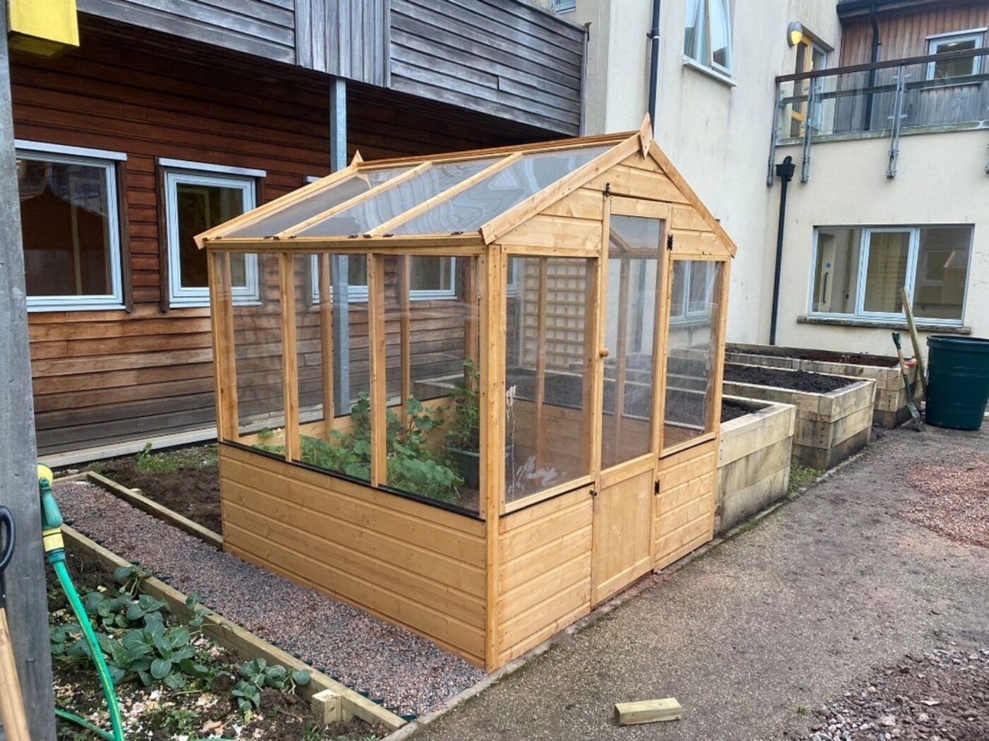 Pam fod garddio cymunedol mor bwysig